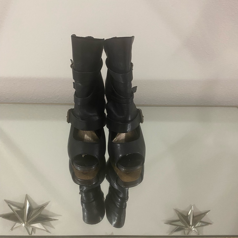 Dolce Vita Wedge Buckled Ankle Booties in Leather size 8.5